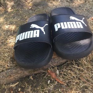 Puma flip flops
